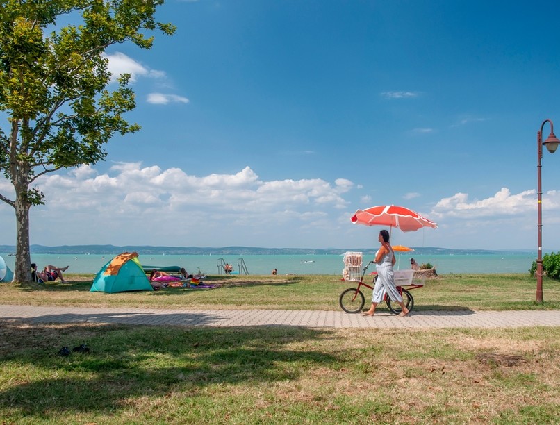 életmentés, strand férfi balaton