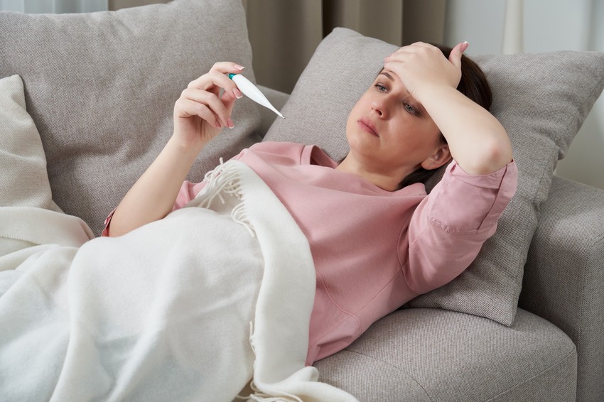 A láz gyakori tünete az influenzának, de megfázás esetén is jelentkezhet. Mikor kell komolyan venni?