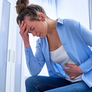 Menstruációs fejfájás: miért pont akkor fáj, és mit tehetünk ellene? című cikk nyitóképe