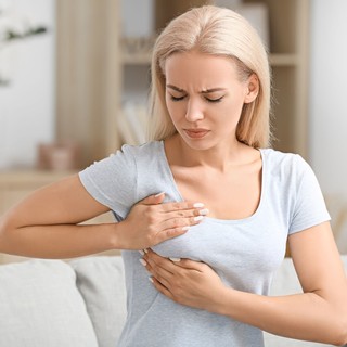 Lehet, hogy eddig rosszul tudta: nem csak csomóval jelezhet a tumor! Ez a mellrák 7 szokatlan tünete című cikk nyitóképe