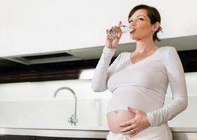 Tiszta vízet a pohárba! Mamának is - babának is...