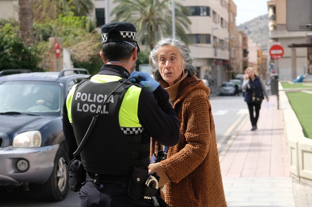 Itt van hol milyen korlátozásokkal büntetik azt, aki nem akarja beoltatni magát