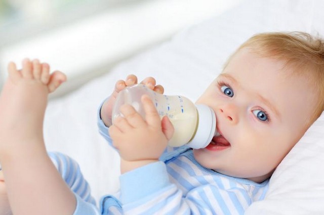 Valóban okozhat szervkárosodást, ha a babatápszert túlhigítom? Az orvos válaszol