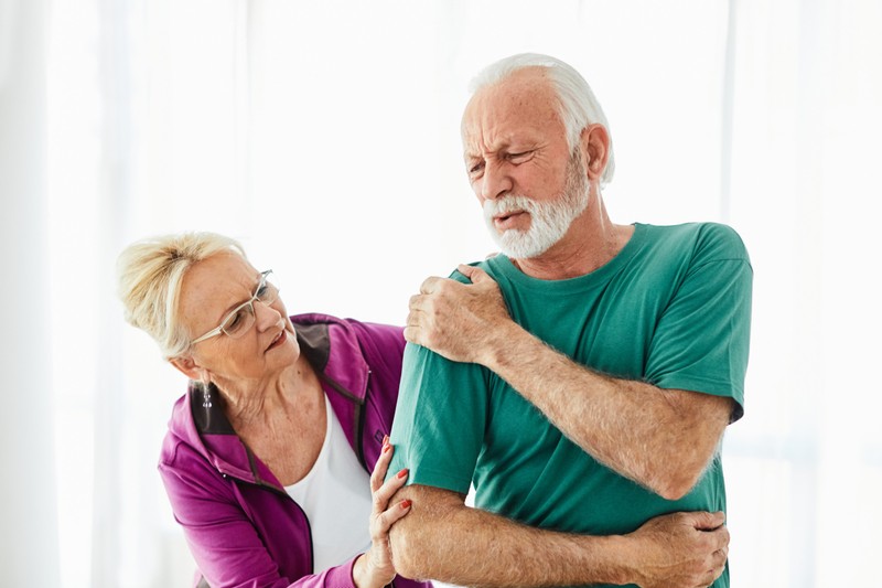 Szívkoszorúér-betegség: nyakba, és a vállba kisugárzó fájdalom jelzi