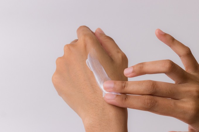 A jódos kézkrém kiválthat szédülést és torokkaparást? Az orvos válaszol című cikk nyitóképe