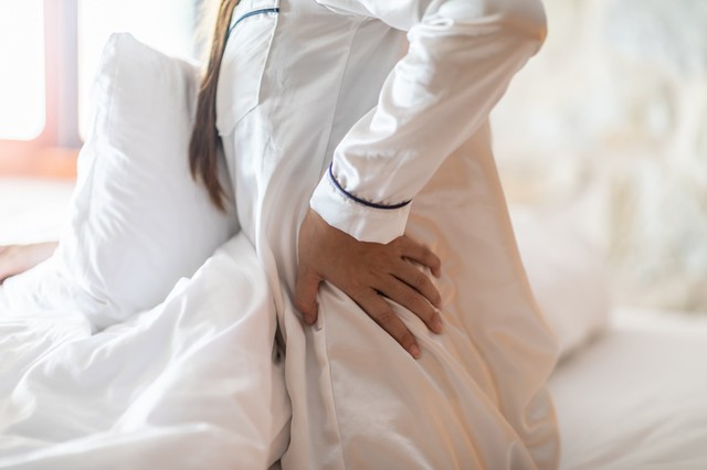 Csípőfájdalom: az orvos szerint ez lehet az oka, ha éjszakánként tapasztalja