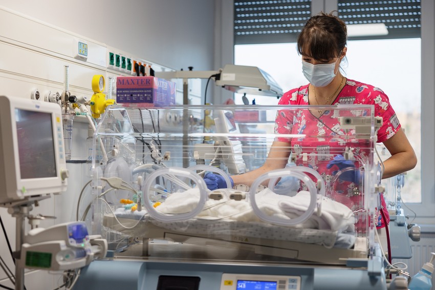 A Koraszülöttekért Országos Egyesület (KORE) üdvözölte, hogy a magyarországi magánegészségügyi ellátásban is kiemelt betegbiztonságot garantálnak