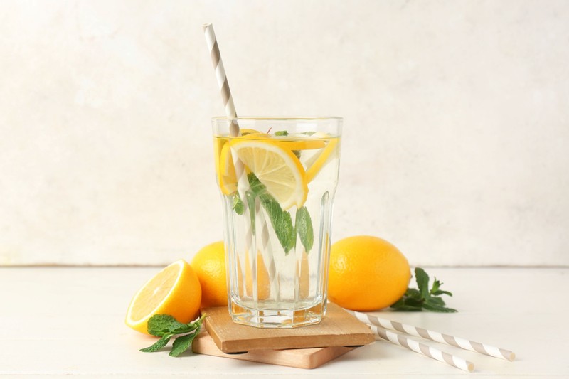 Almaecet vagy citromos víz? Vajon melyik jobb a fogyáshoz és az emésztés fokozásához?