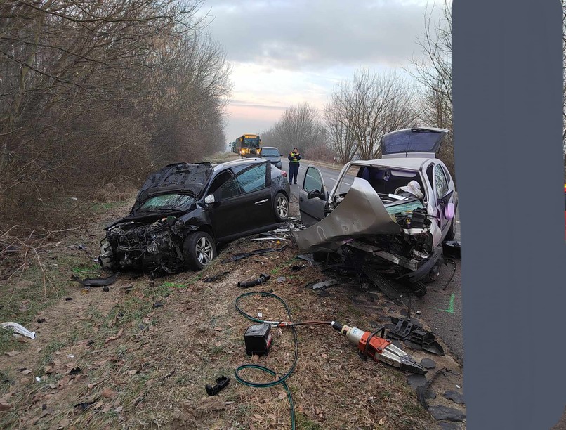 halálos baleset, újraélesztés, tűzoltók, mentők, frontális ütközés