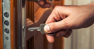 Ezt jelenti a pszichológia szerint, ha többször is ellenőrzi, hogy bezárta-e az ajtót