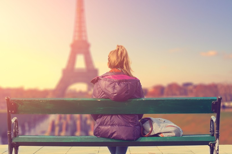 Párizsi-szindróma: ezért tapasztal sok turista kellemetlen fizikai tüneteket, ha távoli helyre megy