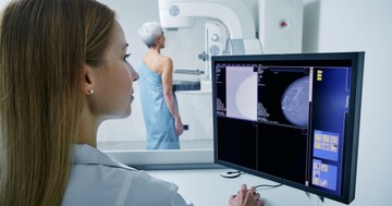 Az önvizsgálattól a 3D-s mammográfiáig: az emlőrák korai felismerésének teljes diagnosztikai térképe