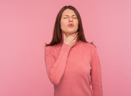 Mi okozhat állandó torokkaparást köhögés nélkül? Ezek a háttérben álló okok című cikk nyitóképe