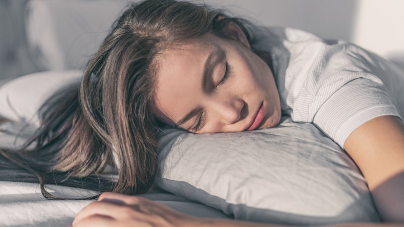színes alvás pozíció  öregedés ránc bőr