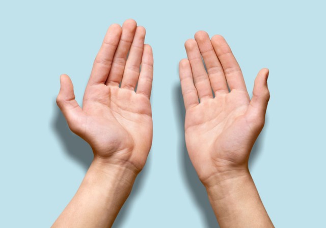 Tényleg megvédhetik a demenciától ezek az 5 másodperces kézgyakorlatok?