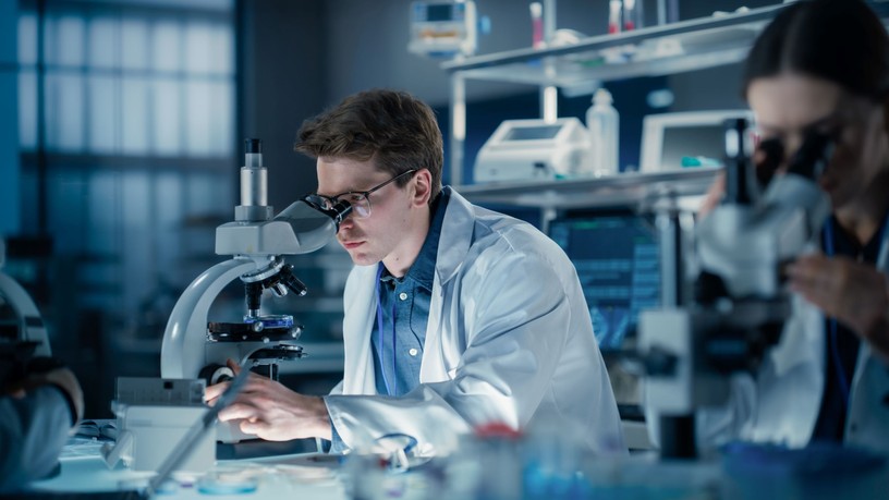 stratégiai partnerségi együttműködés Semmelweis Egyetem Sanofi