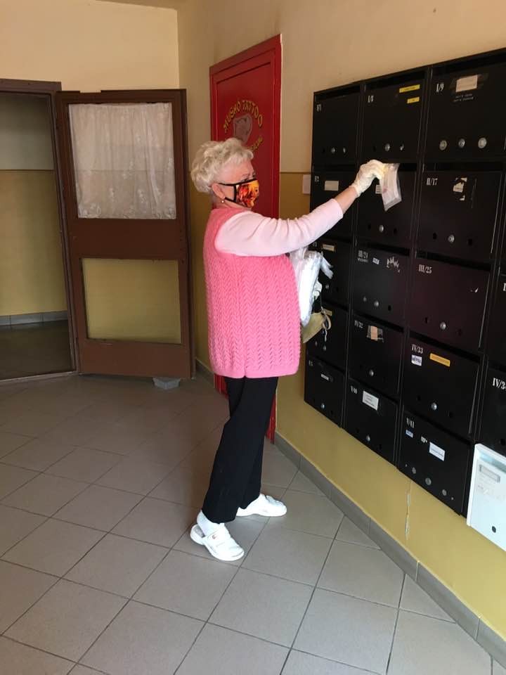 Már több, mint 300 maszkot varrtak a nyíregyházi önkéntesek