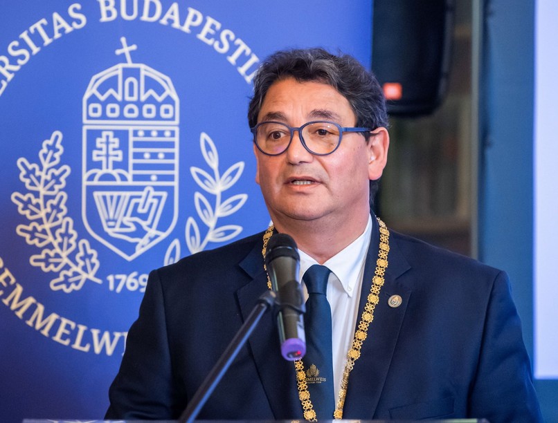 hamis hirdetés mesterséges intelligencia dr. Merkely Béla hang kép