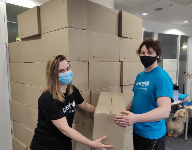 Procter&Gamble: 24 raklap női higiénés adomány az UNICEF Magyarország részére