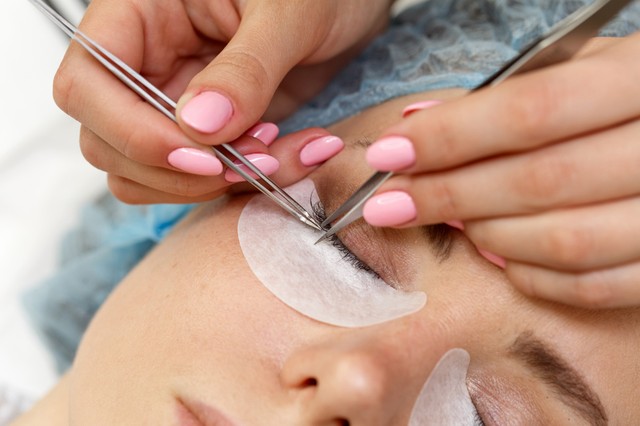 Mennyire ártalmas valójában az épített műszempilla?