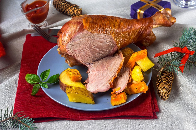 Egészséges karácsonyi pulykasült párolt káposztával