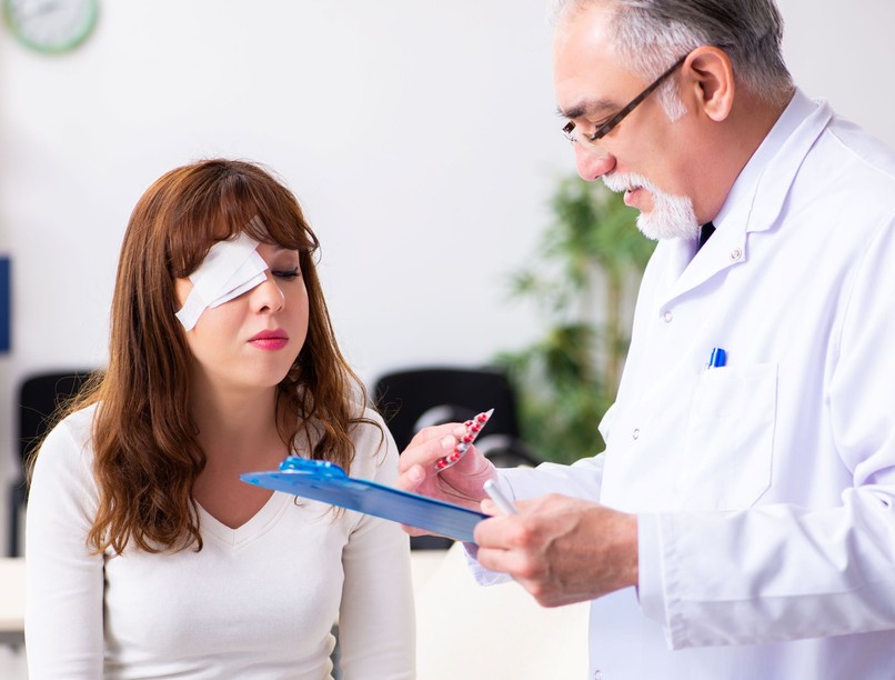 Szürkehályog műtét utáni gyógyulás mire számíthatunk első hetek