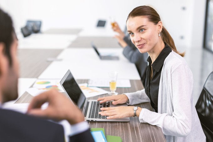 Mit jelent, ha valaki beszéd közben elfordítja a tekintetét? Így olvashatja ki az igazat mások pillantásából című cikk nyitóképe