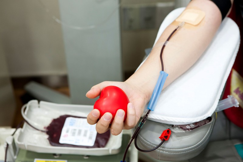 Vért adni nemcsak hőstett, a szervezetének is jót tehet – De vajon van árnyoldala is?