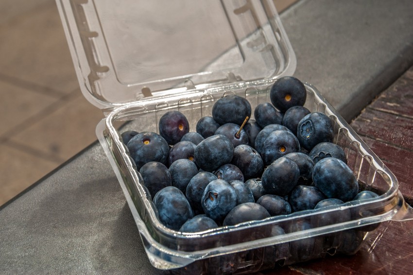 A mikorműanyagok nemcsak műanyag palackokból, hanem zöldségekből, gyümölcsökből, ételekből is a szervezetünkbe kerülhetnek, és komoly bélgyulladást okozhatnak.