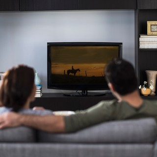 Trombózis a tévézéstől? Nagyobb eséllyel alakulhat ki vérrög, ha sokat ül a kanapén című cikk nyitóképe