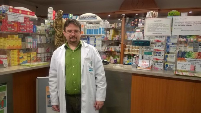 Receptkiváltás: egy magyar gyógyszerész online is segít a betegeknek című cikk nyitóképe