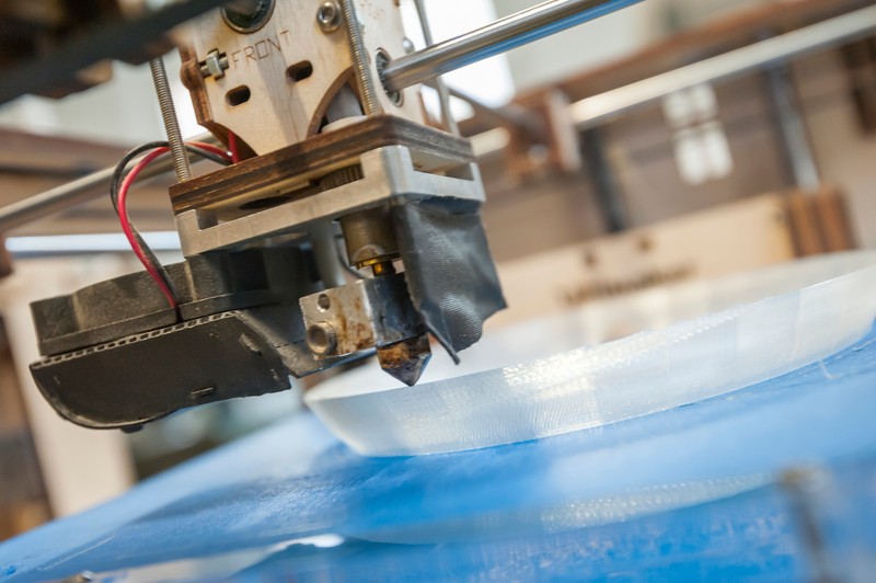 3d nyomtatóval készített arcpajzsokkal küzd a koronavírus ellen a magyar cég