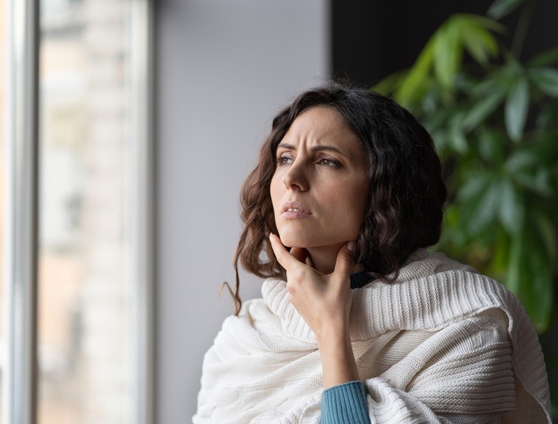 koronavírus, Covid-19, covid tünet, torokfájás, köhögés