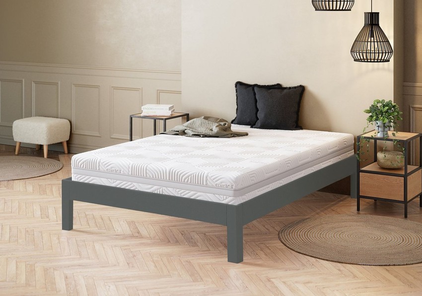 A DREAMZONE® GLITRA memory habszivacs matracot úgy terveztékk, hogy egész éjjel alátámasztást és kényelmet biztosítson. / Fotó: JYSK