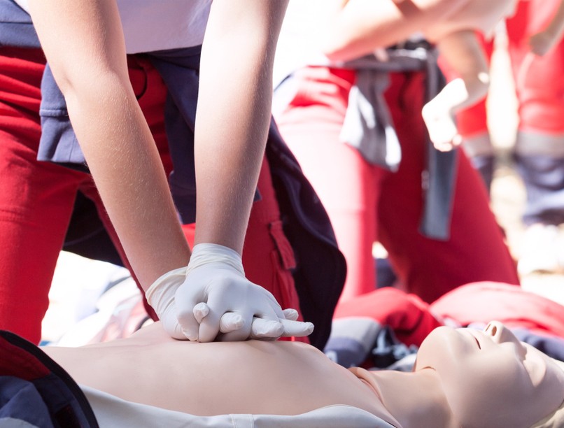 újraélesztés elsősegély diák oktató életmentés mentők