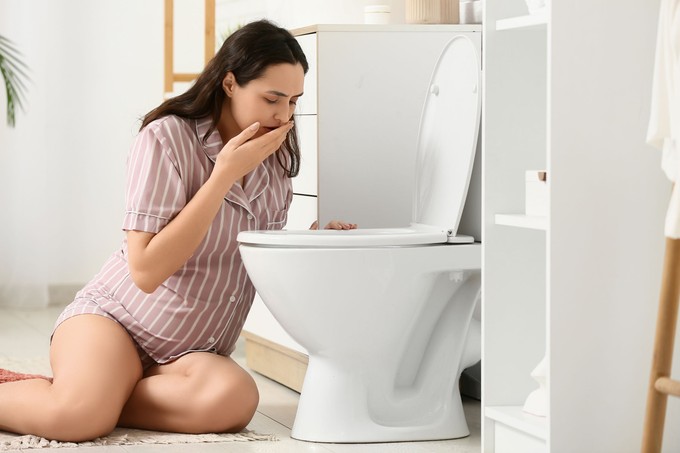 Terhes vagyok, romlott ételt ettem és most hányás, hasmenés kínoz - mit tehetnék? Az orvos válaszol   című cikk nyitóképe
