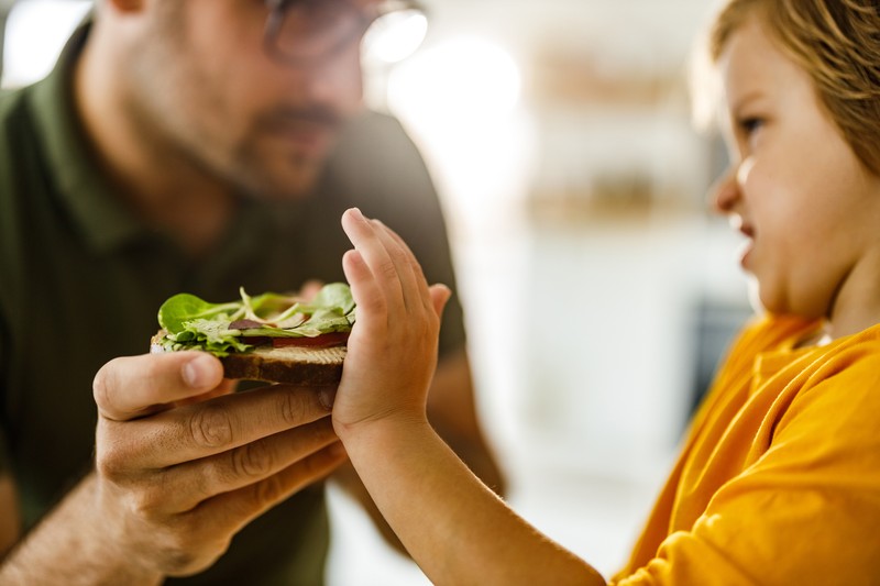 Hogyan lehetne rávenni a fiam, hogy többféle ételt megegyen? Vakcinainfó - Az orvos válaszol