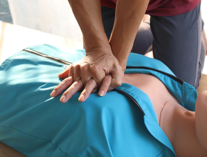 újraélesztés sláger ritmus