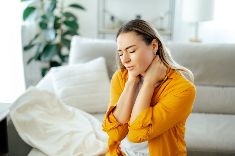 Feszül a nyaka, fáj a válla? A probléma mélyebben gyökerezhet, mint gondolná