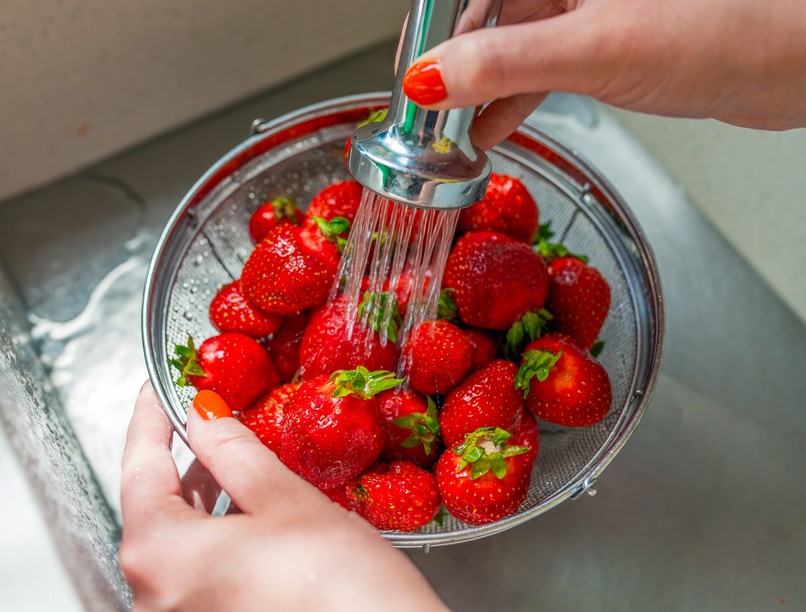 eper tisztítás gyümölcs megmosása