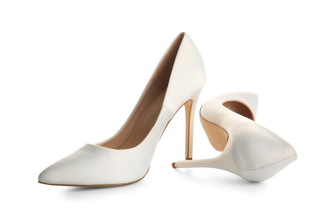 Egy fiatal férfi akkorát esett a tűsarkújában, hogy mentőt kellett hívni hozzá című cikk nyitóképe