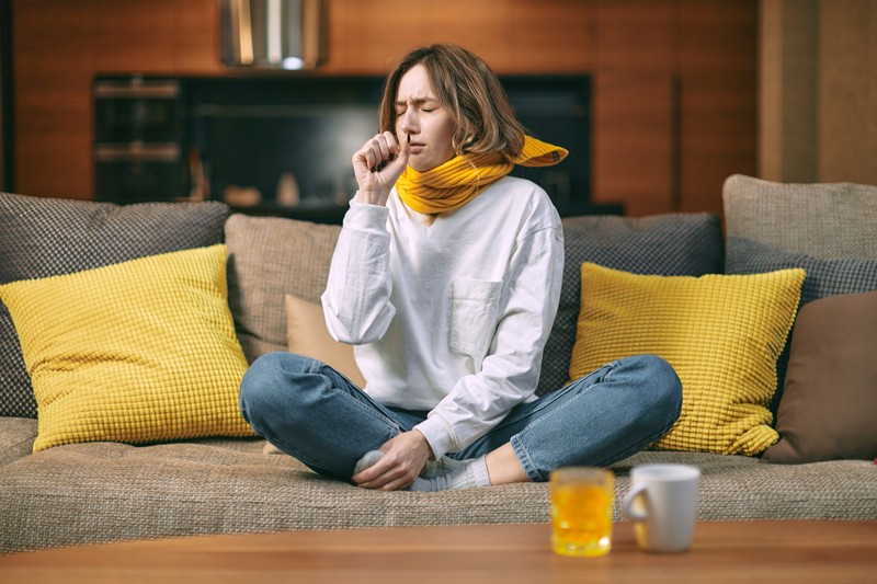 Magas a vérnyomás mellett ihatok nátha elleni forró italport?