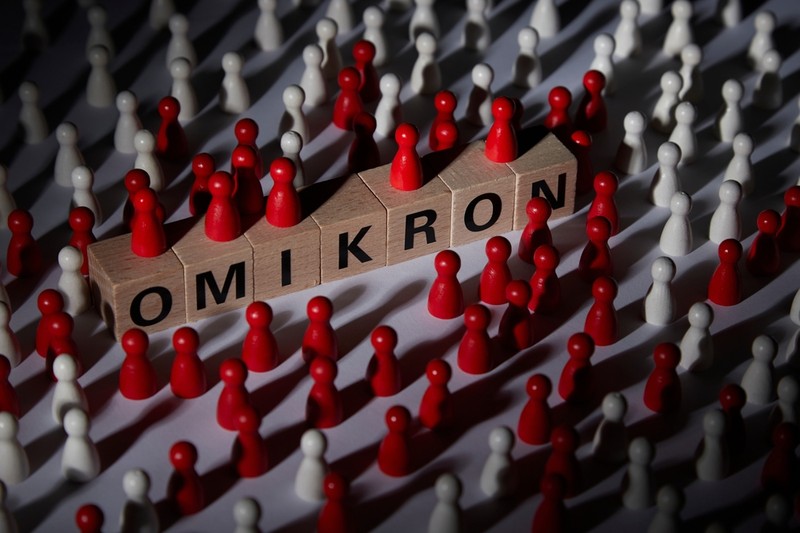 Omikron: hiába terjed gyorsan, nem bízhatunk a nyájimmunitásban - szakember mondja el, miért