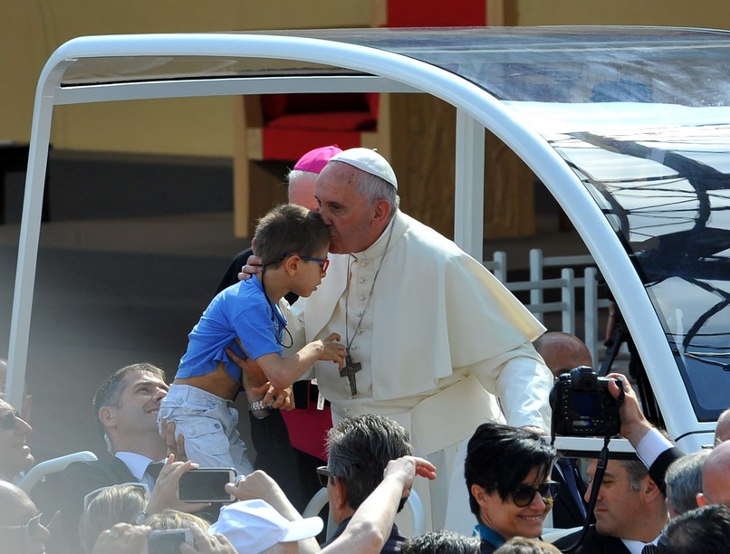 hírek Ferenc pápa pápamobil klinika Gáza