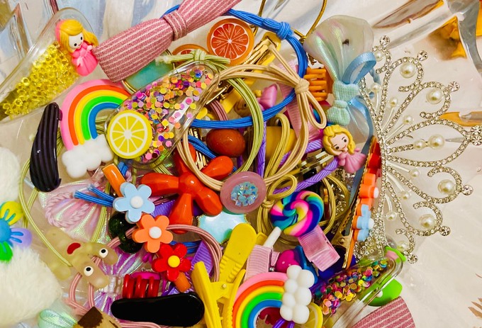 Tetűírtás után a gyerek hajbavaló csicsáival mi legyen? Az orvos válaszol című cikk nyitóképe