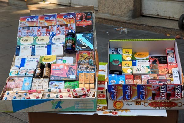 A hamis gyógyszerek elárasztották a világot, sokmilliónyi ember egészségét veszélyeztetve