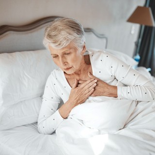 Nehezen kap levegőt, ha fekszik? Ne legyintsen rá, hiszen a teste valami fontosat próbál jelezni! című cikk nyitóképe