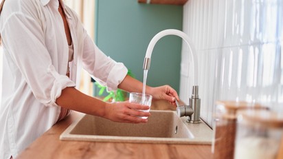 Ennyi vizet kell meginni naponta az életkorunk, állapotunk alapján akár tél van, akár nyár című cikk nyitóképe