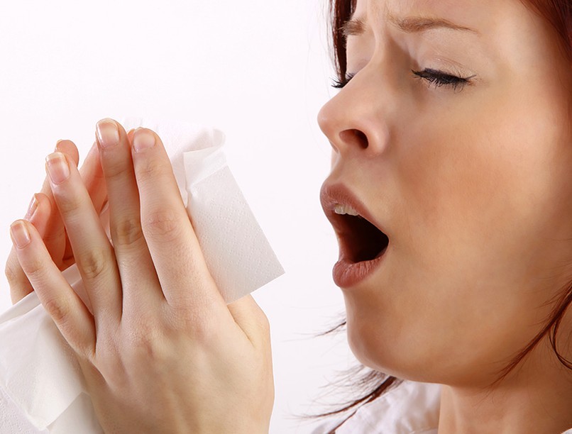 tüsszentés , tüsszögés, oka, tünete, kezelése, irritáció