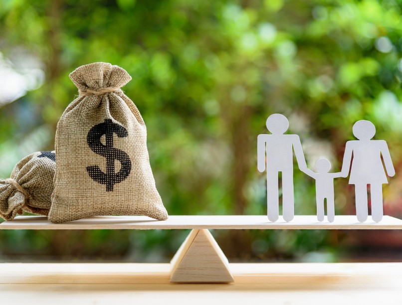 egészségpénztár, gyermeknevelés, egészségügyi kiadás, gyógyszervásárlás, egészségbiztosítás